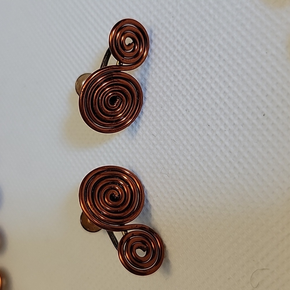 Necklace and non-pierced earrings - Picture 3 of 5